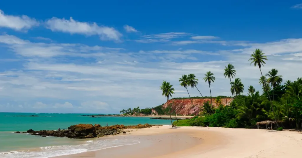 10 Praias Escondidas no Nordeste que Você Precisa Conhecer e Relaxar