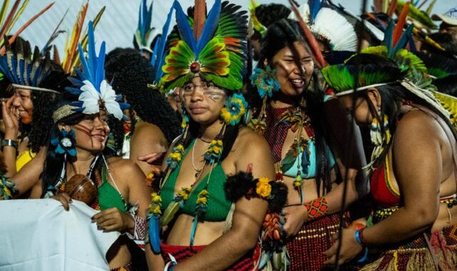 Estudo revela que mulheres indígenas no Brasil morrem mais jovens que mulheres brancas Estudo revela que mulheres indígenas no Brasil morrem mais jovens que mulheres brancas