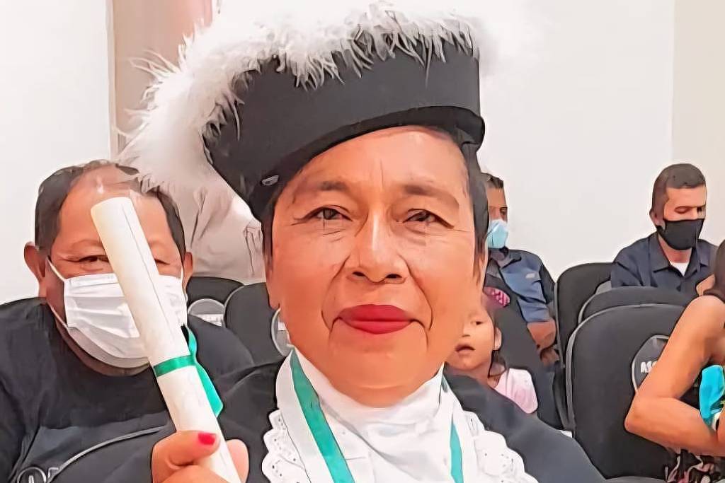 Professora Macuxi: Legado de Educação e Luta por Terras Indígenas Professora Macuxi: Legado de Educação e Luta por Terras Indígenas