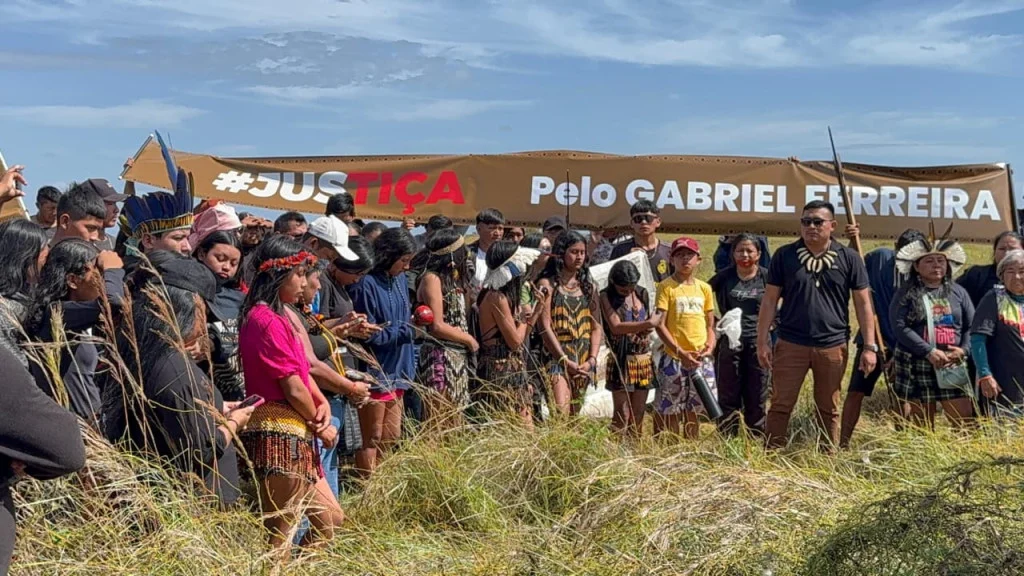 Bloqueio da RR-203: Um grito contra a violência indígena em Roraima Bloqueio da RR-203: Um grito contra a violência indígena em Roraima