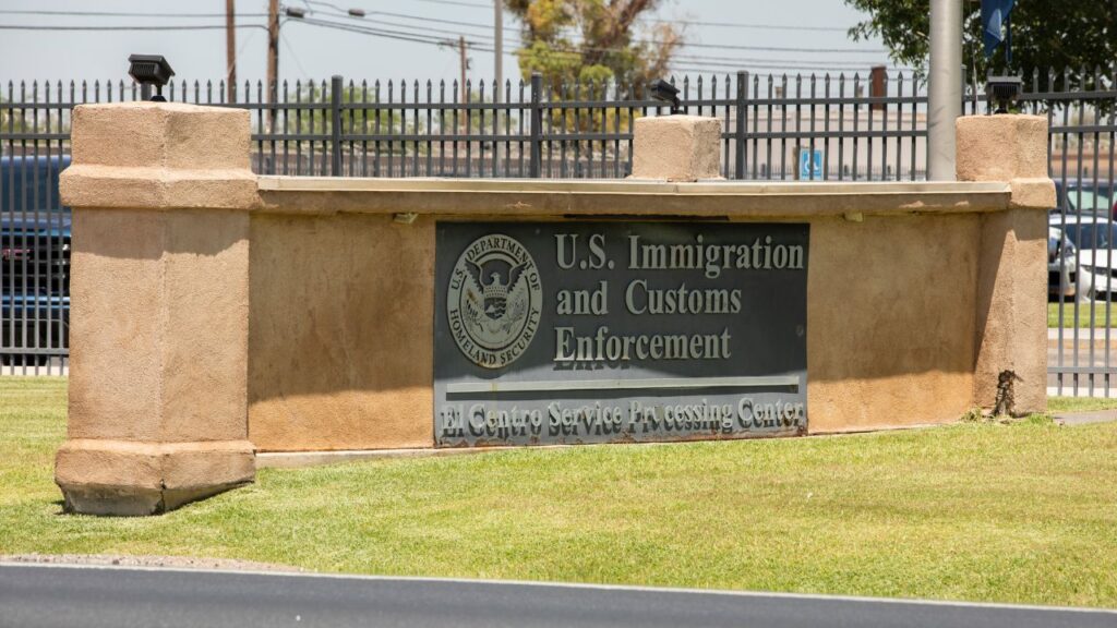 Cerca de 60% da População dos EUA Critica Atuação do ICE; Entenda o Que Acontece