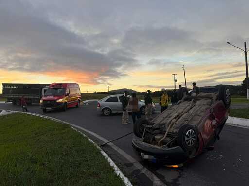 Colisão na BR-282: Motorista foge e deixa dois feridos em Lages Colisão na BR-282: Motorista foge e deixa dois feridos em Lages