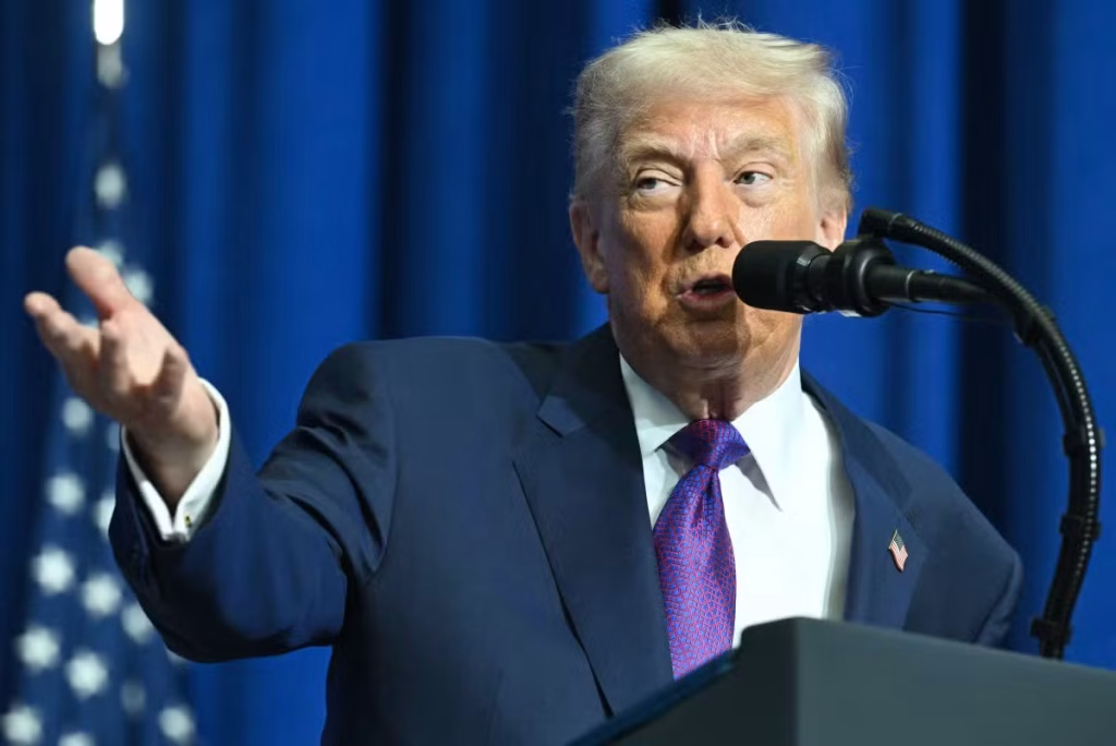 Governo Trump Avalia Medidas para Coletar Informações de Cidadania em Bancos Governo Trump Avalia Medidas para Coletar Informações de Cidadania em Bancos