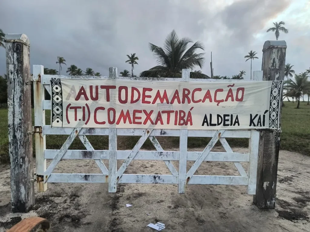 Indígenas Pataxó Denunciam Ataque de Pistoleiros a Turistas na Bahia Indígenas Pataxó Denunciam Ataque de Pistoleiros a Turistas na Bahia