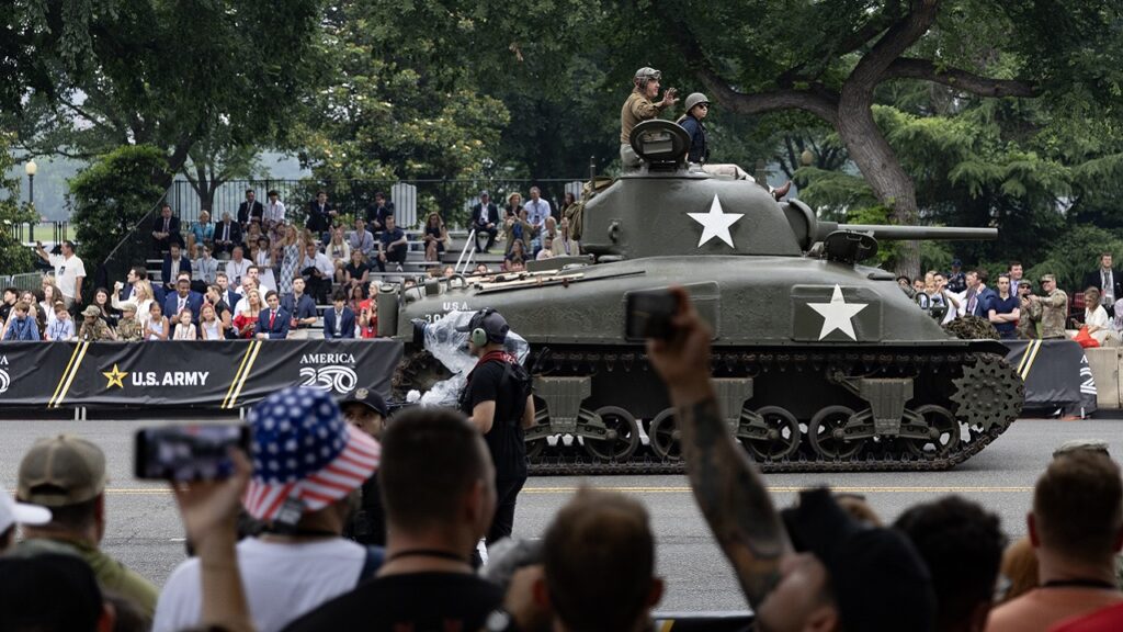 Intervenções dos EUA: Entre a Democracia e o Domínio Global Intervenções dos EUA: Entre a Democracia e o Domínio Global