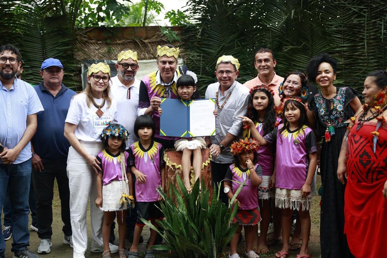 MEC Anuncia Construção de 117 Escolas Indígenas no Brasil: Um Compromisso com a Educação MEC Anuncia Construção de 117 Escolas Indígenas no Brasil: Um Compromisso com a Educação