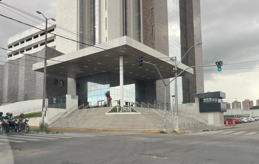 Presidente do TJRN lidera ranking de supersalários com R$ 384 mil em janeiro