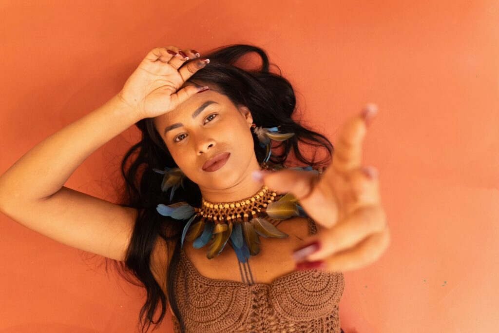 Show Acústico com Kae Guajajara: Uma Noite de Música e Cultura Indígena no RJ